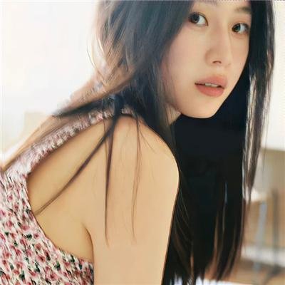蜂妹与狗狗猫